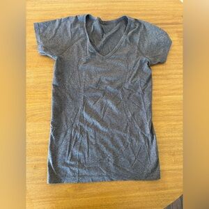 Gray V-Neck Lululemon swifty shirt